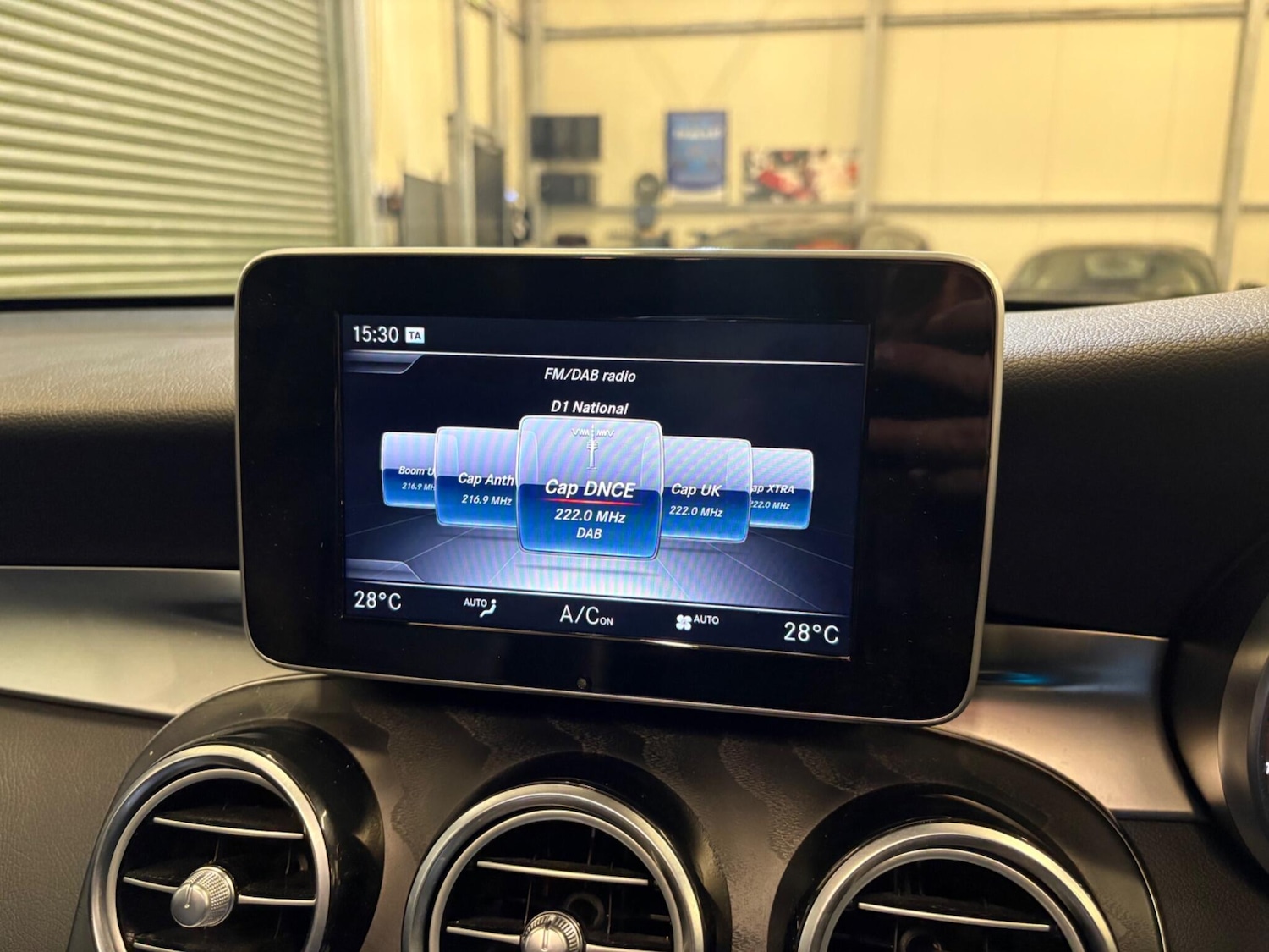 Used Mercedes-Benz GLC 2018 for sale - 76377201: Photo 40