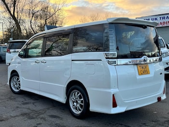 Used Toyota Voxy 2019 for sale - 77180320: Photo