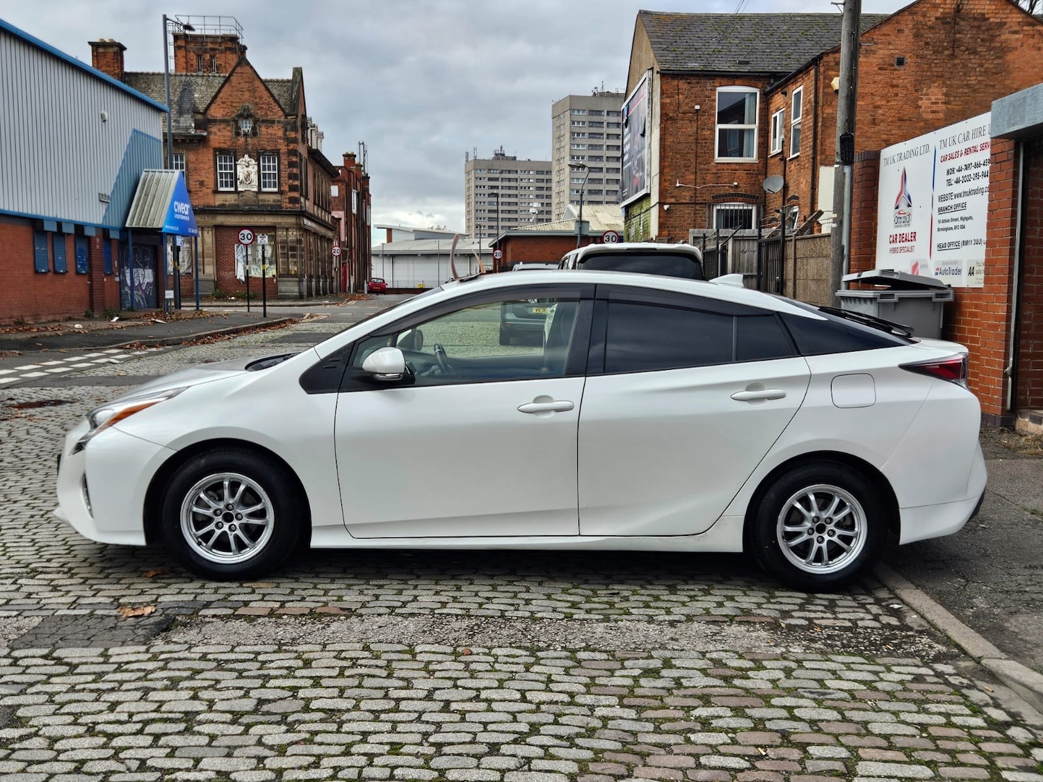 Used Toyota Prius 2017 for sale - 76531685: Photo 4