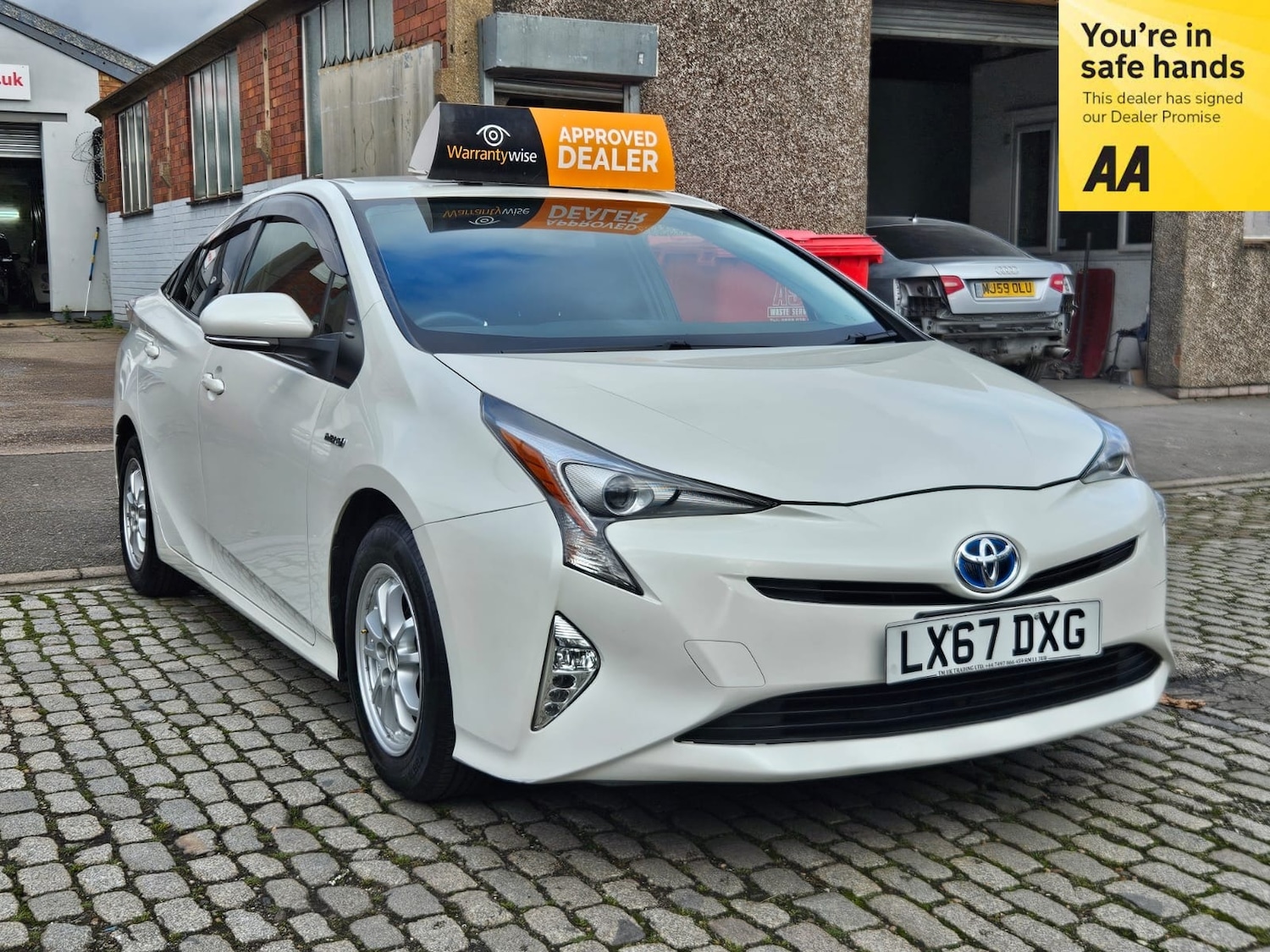 Used Toyota Prius 2017 for sale - 76651101: Photo 1