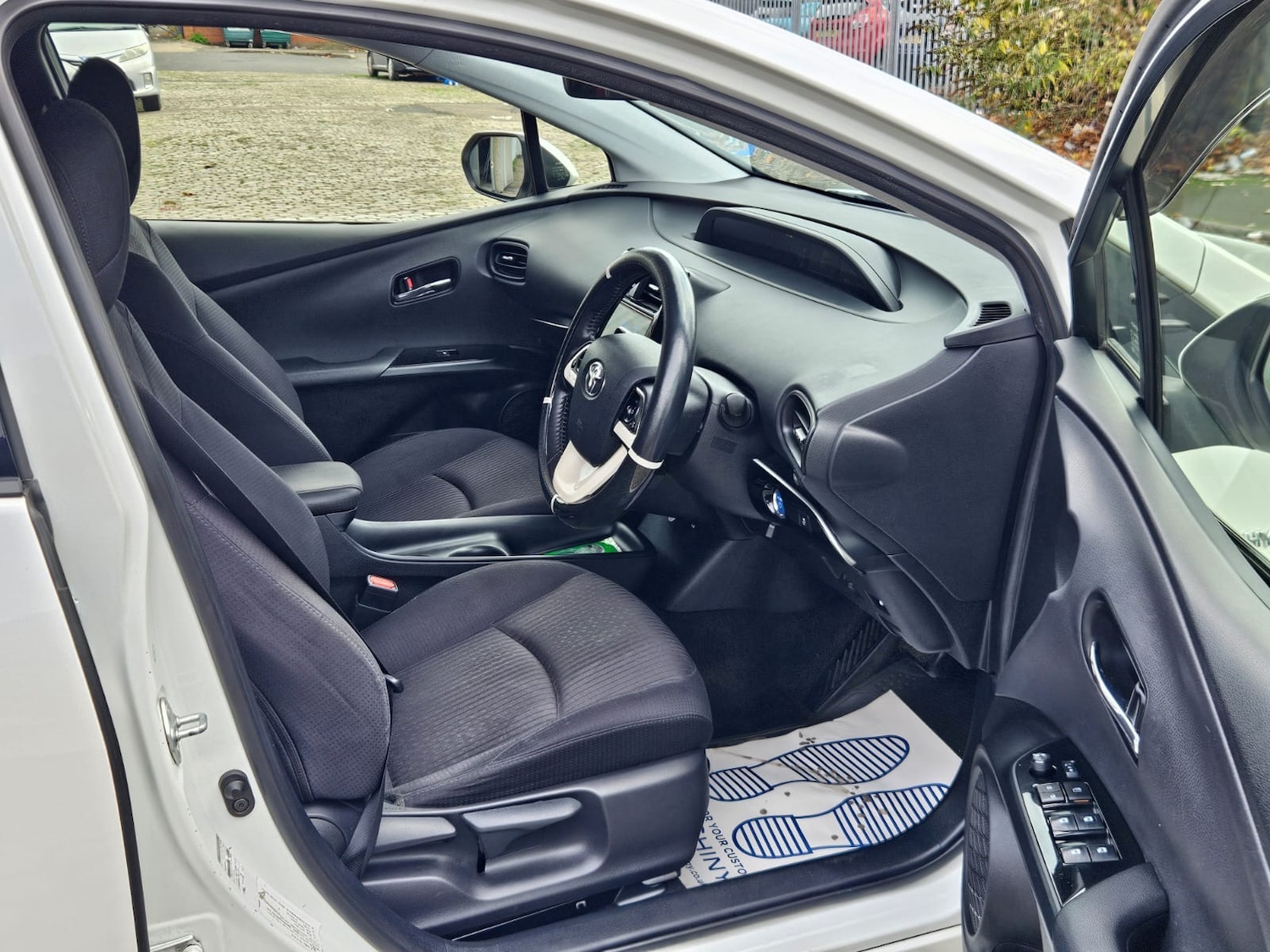 Used Toyota Prius 2017 for sale - 76651101: Photo 10