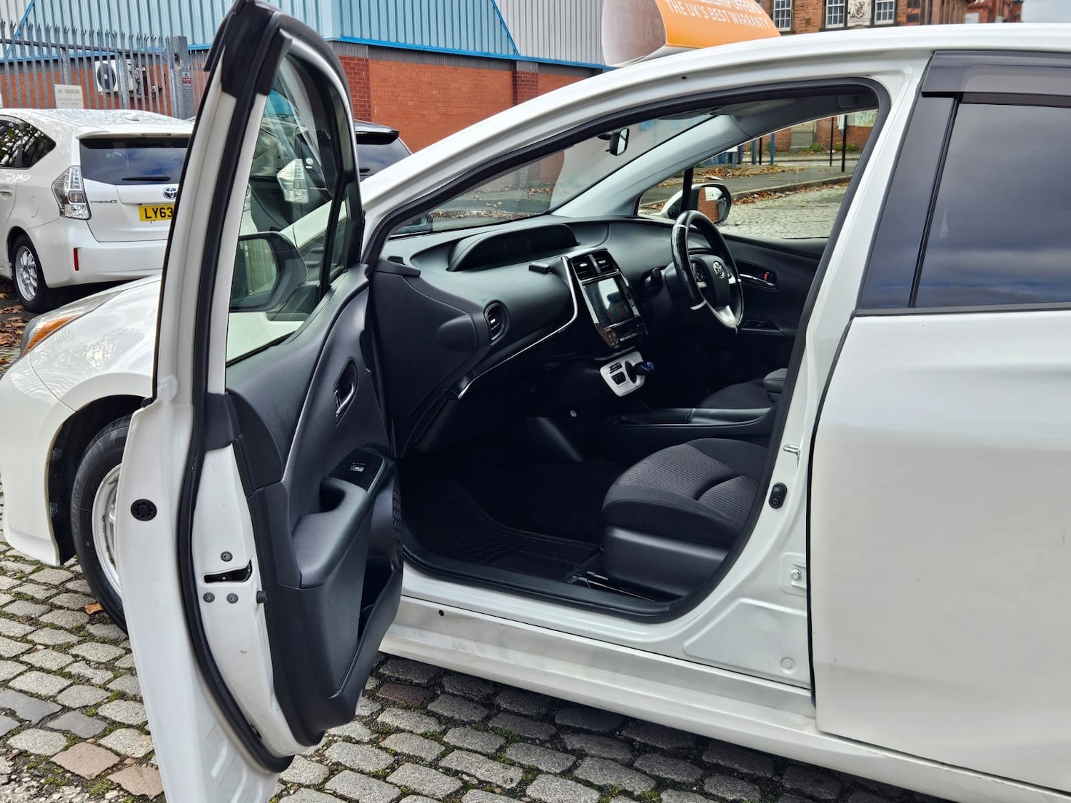 Used Toyota Prius 2017 for sale - 76651101: Photo 11