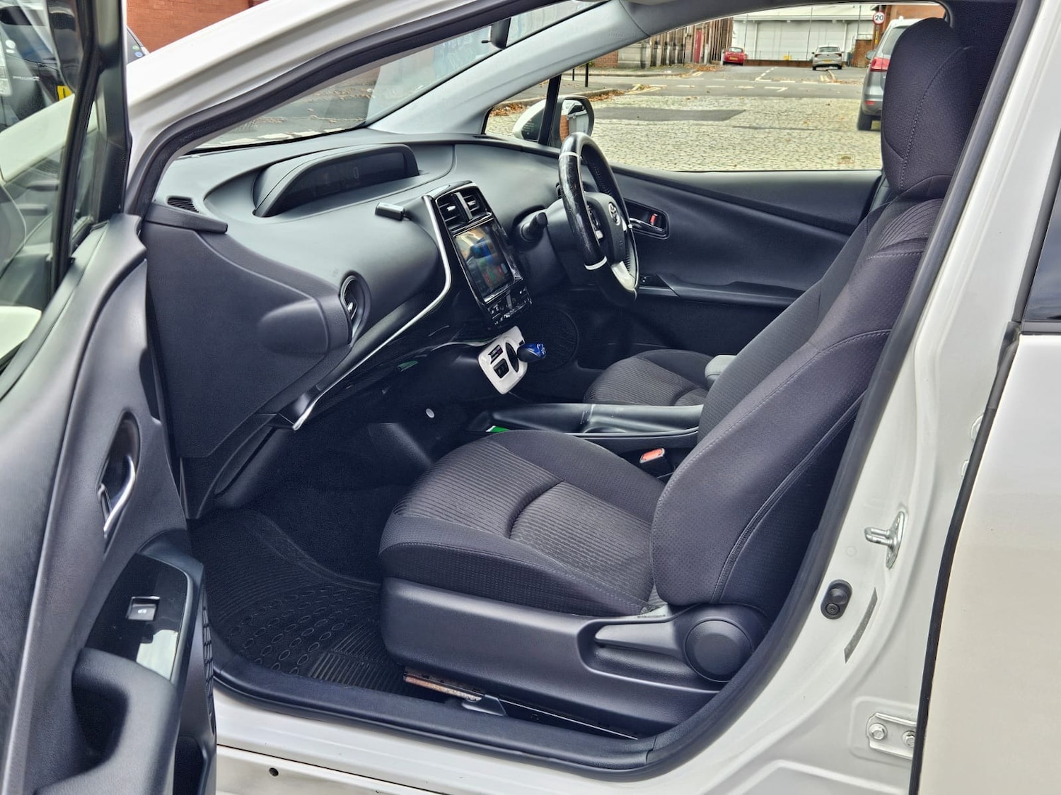 Used Toyota Prius 2017 for sale - 76651101: Photo 12