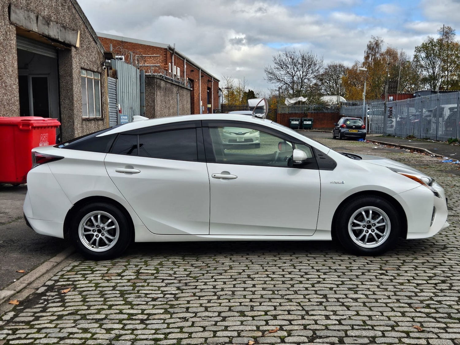 Used Toyota Prius 2017 for sale - 76651101: Photo 3