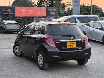 Used Toyota Yaris 2013 for sale - 79252011: Photo