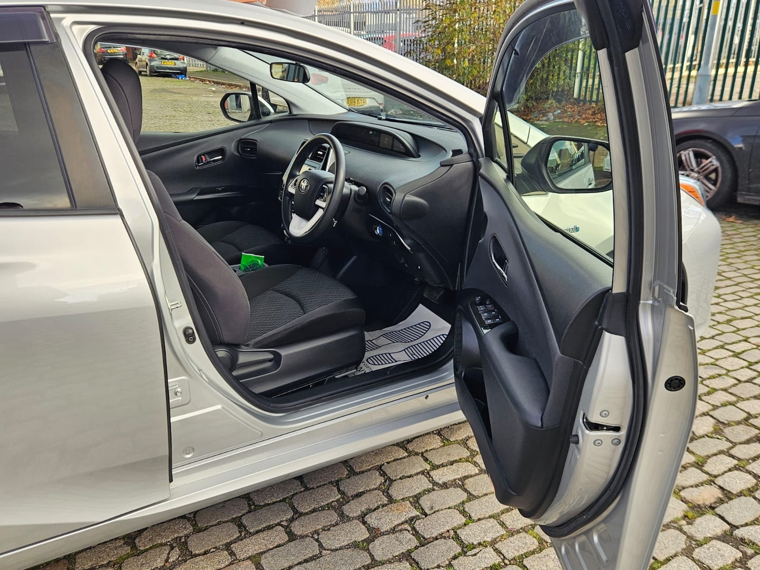 Used Toyota Prius 2018 for sale - 76128840: Photo 9