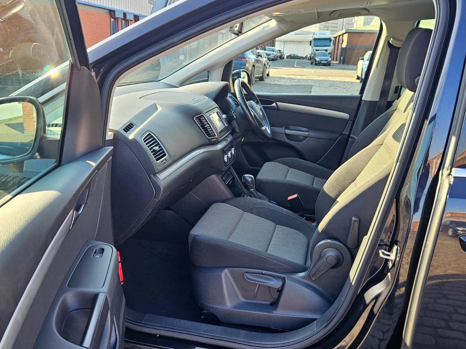 Used Volkswagen Sharan 2015 for sale - 77501558: Photo 12