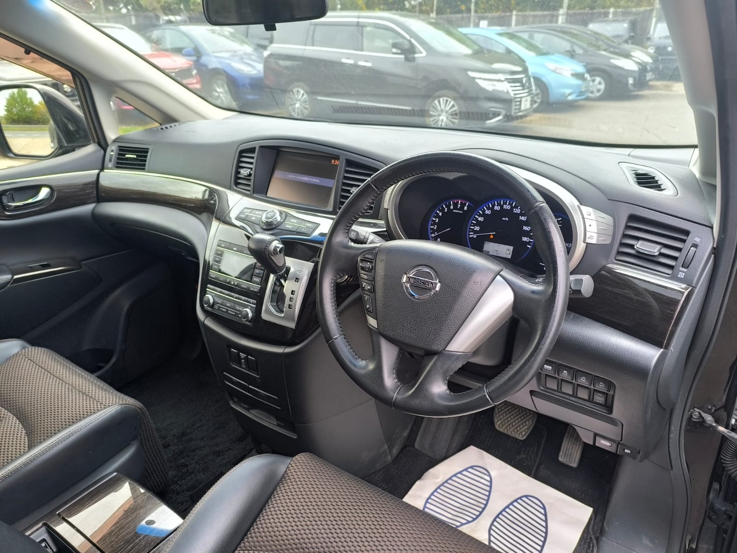 Used Nissan Elgrand 2012 for sale - 76287400: Photo 10