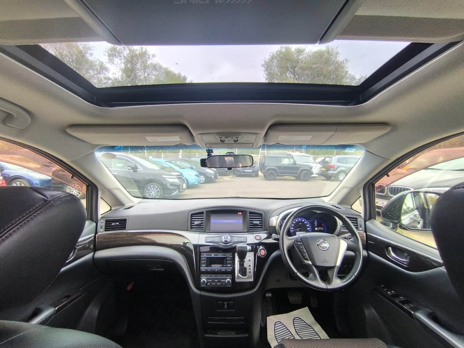 Used Nissan Elgrand 2012 for sale - 76287400: Photo 13