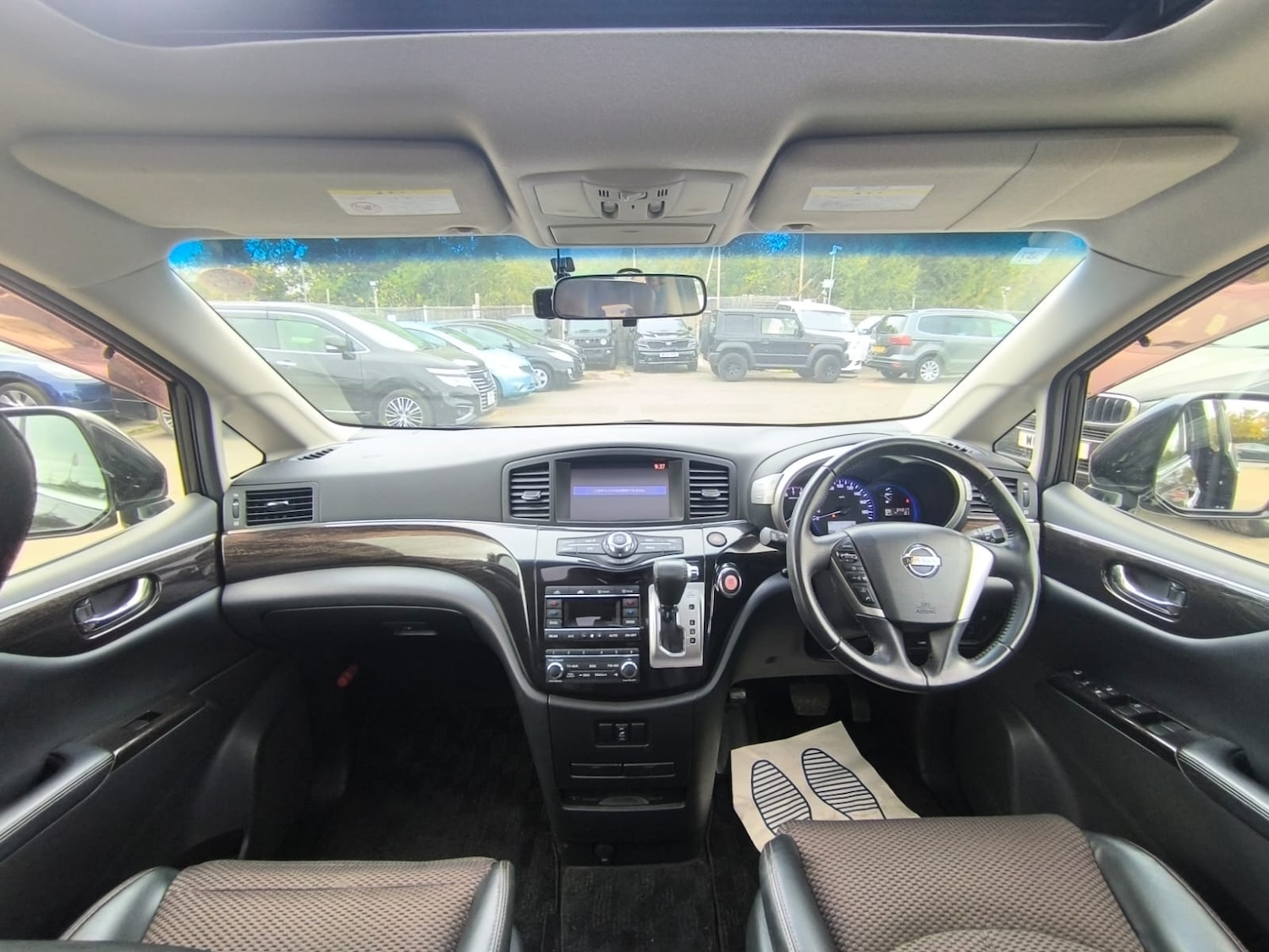 Used Nissan Elgrand 2012 for sale - 76287400: Photo 14