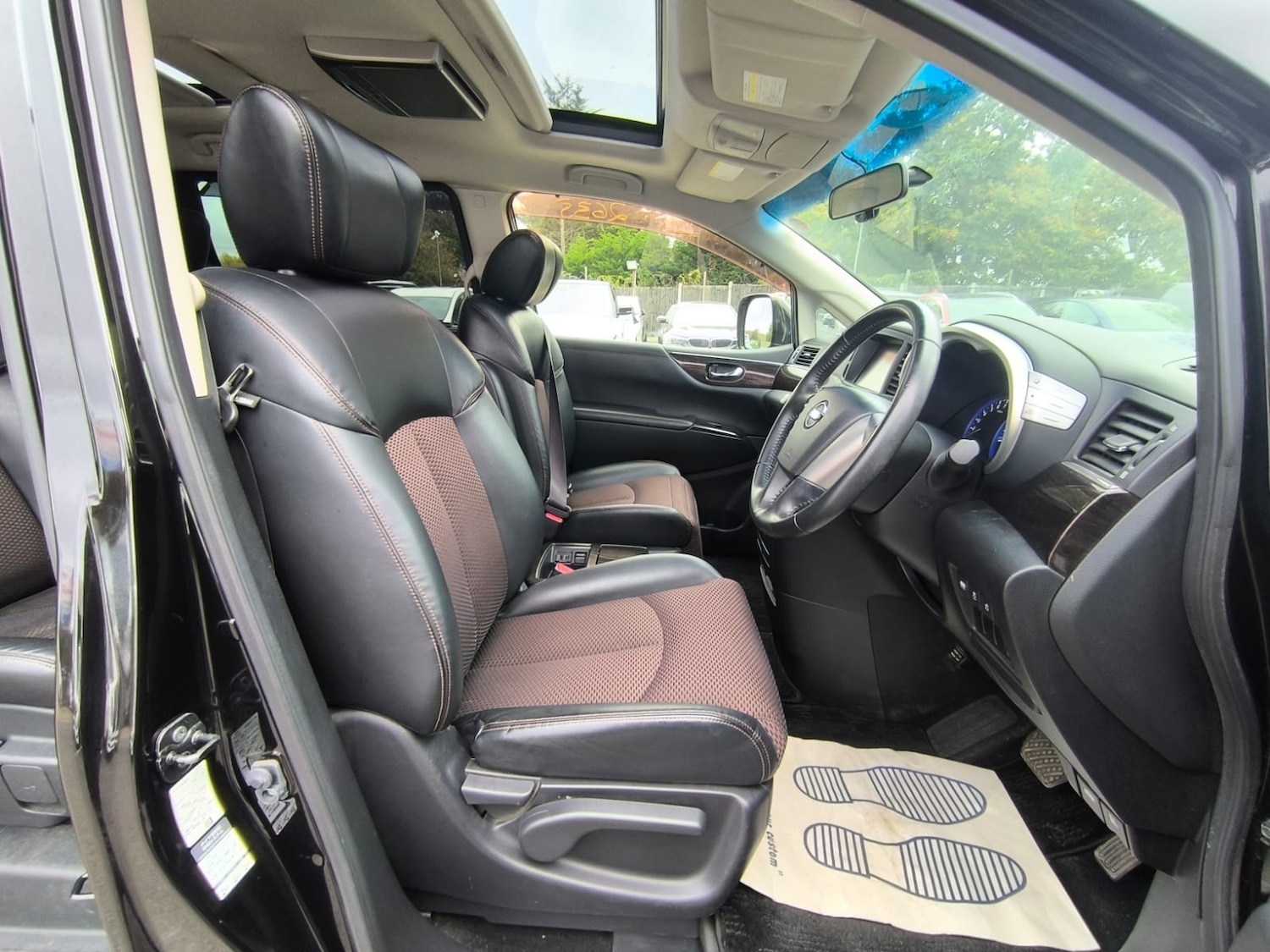 Used Nissan Elgrand 2012 for sale - 76287400: Photo 9