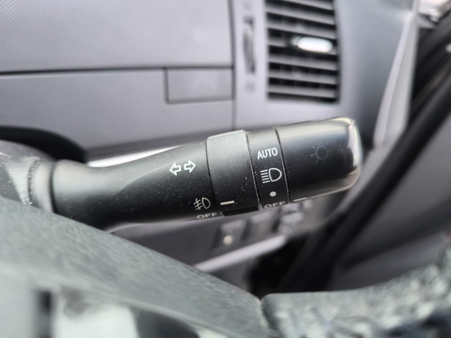 Used Toyota Estima 2015 for sale - 77195623: Photo 26