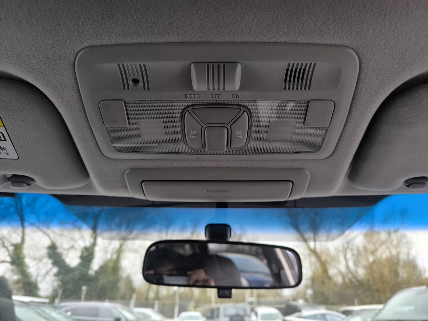 Used Toyota Estima 2015 for sale - 77195623: Photo 27