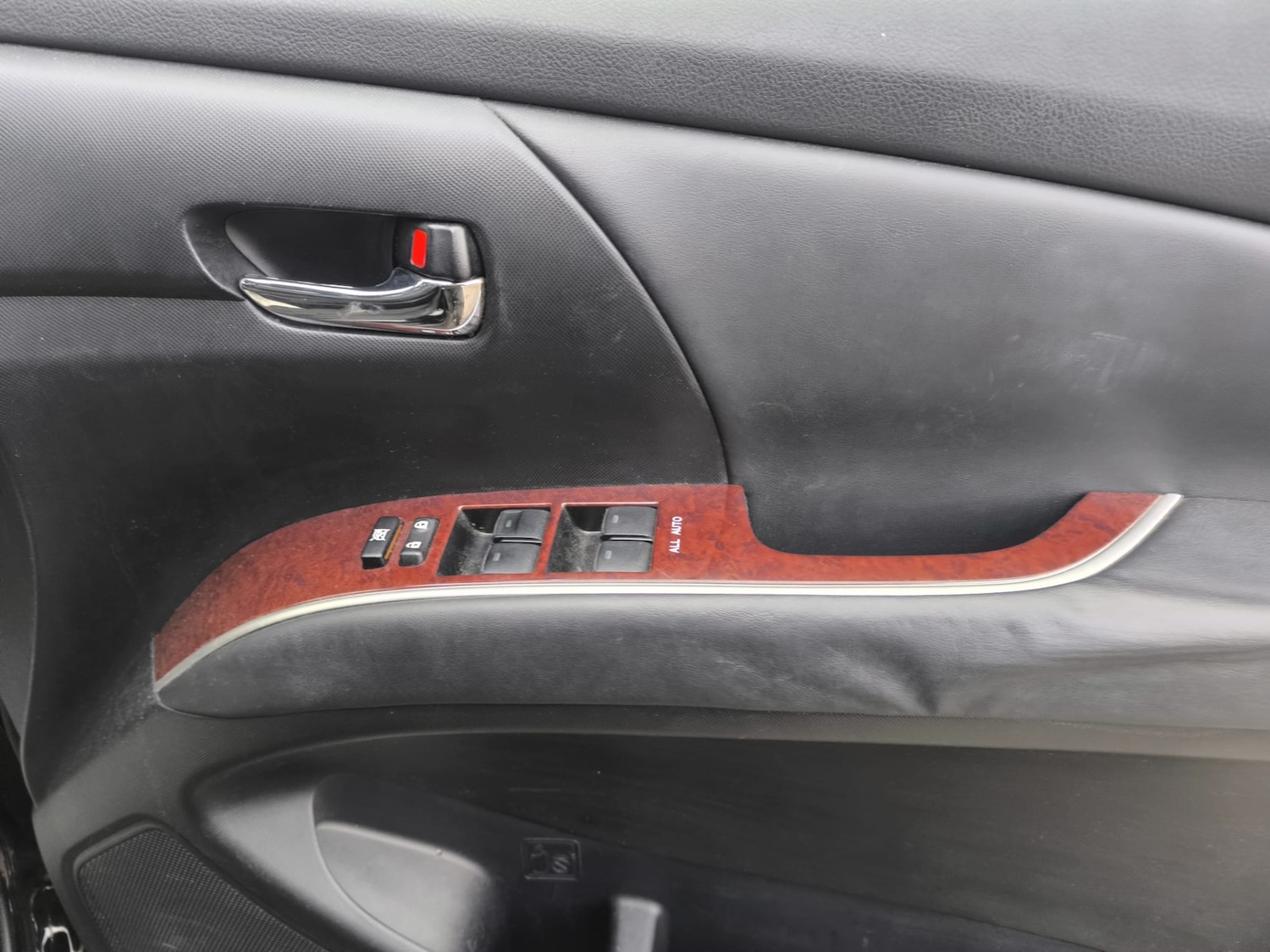 Used Toyota Estima 2015 for sale - 77195623: Photo 34