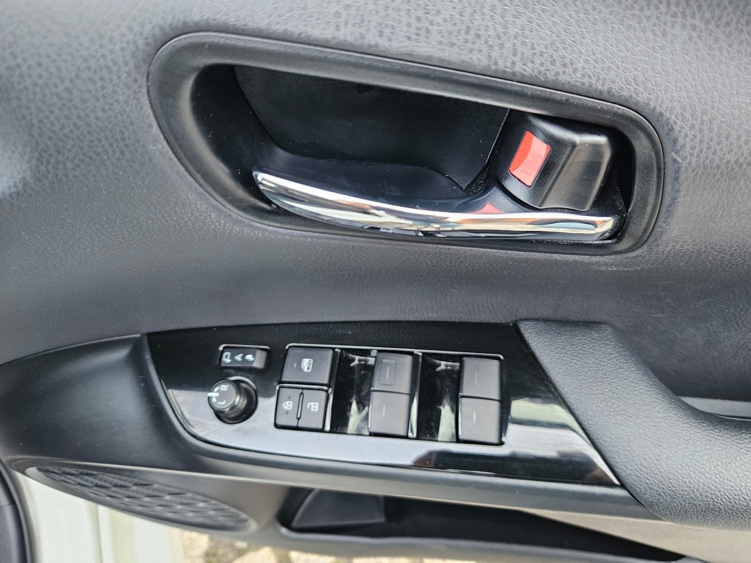 Used Toyota Prius 2019 for sale - 76879075: Photo 19