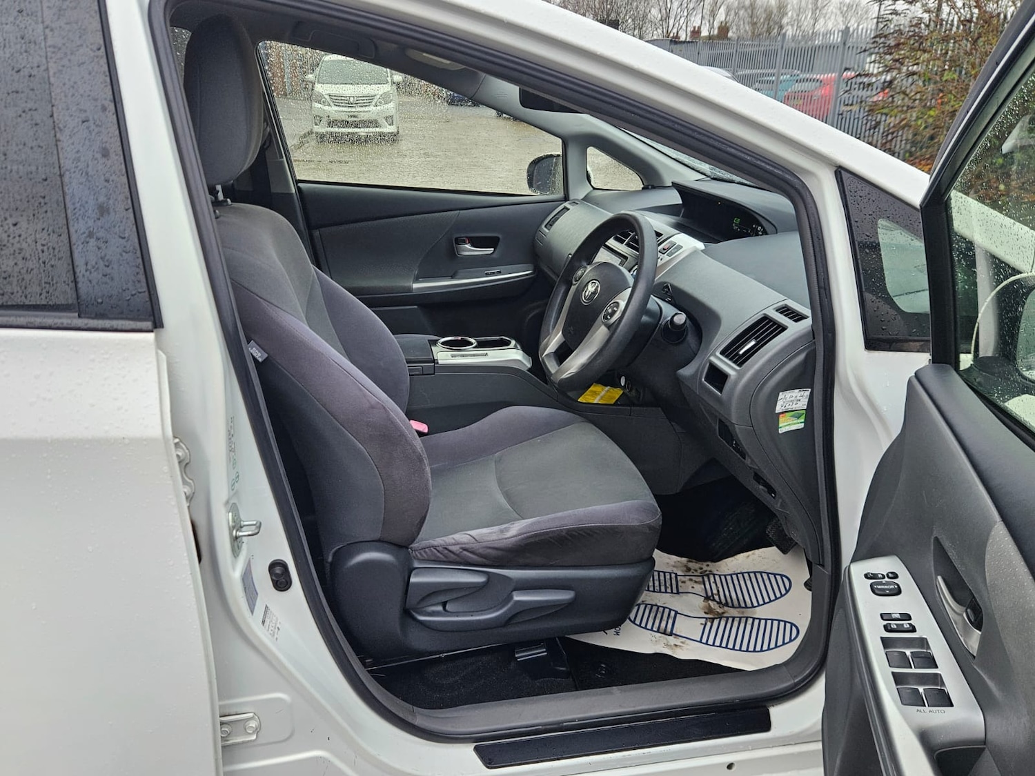 Used Toyota Prius+ 2014 for sale - 76906276: Photo 10