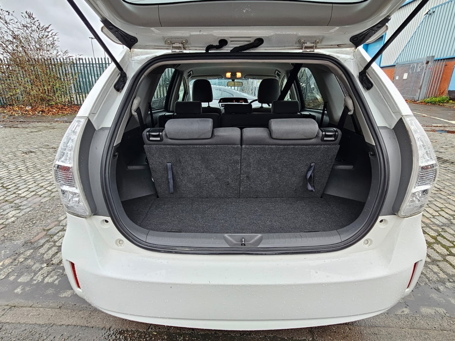 Used Toyota Prius+ 2014 for sale - 76906276: Photo 24