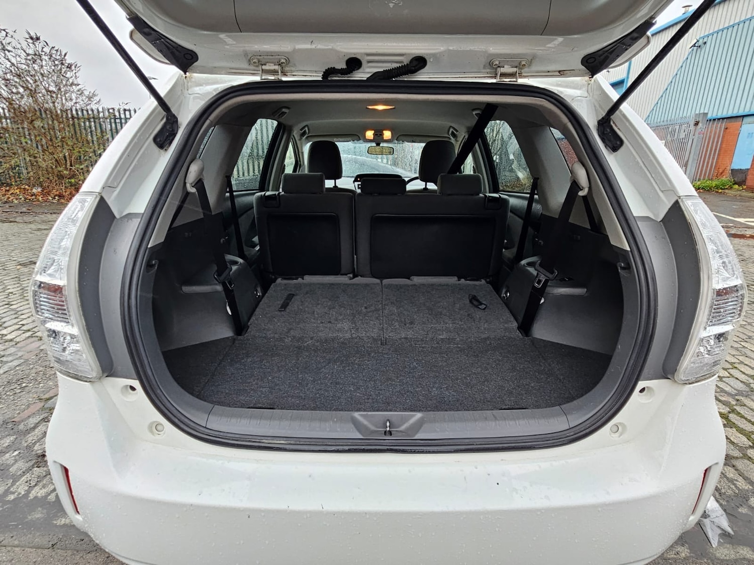 Used Toyota Prius+ 2014 for sale - 76906276: Photo 25