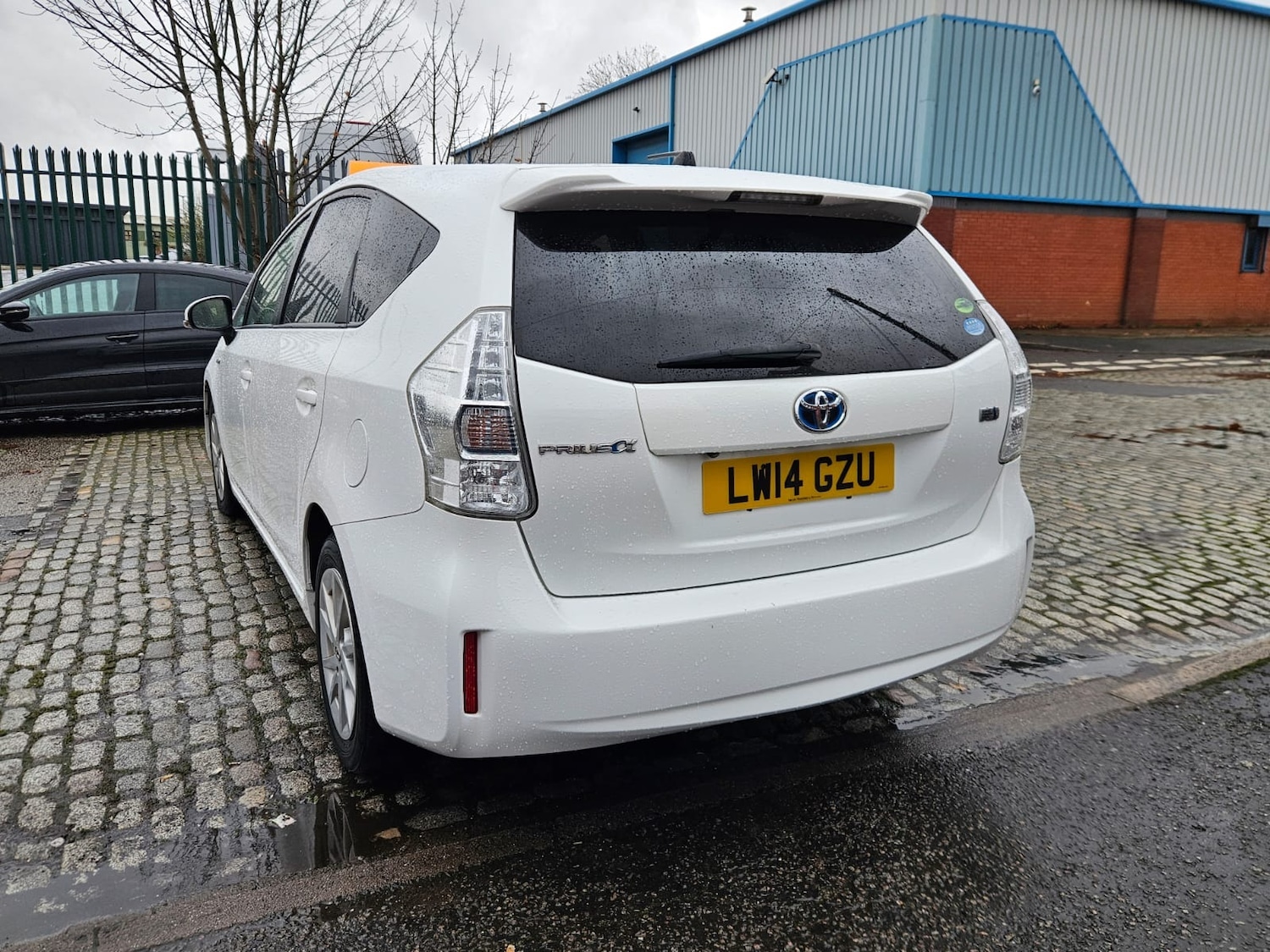 Used Toyota Prius+ 2014 for sale - 76906276: Photo 4