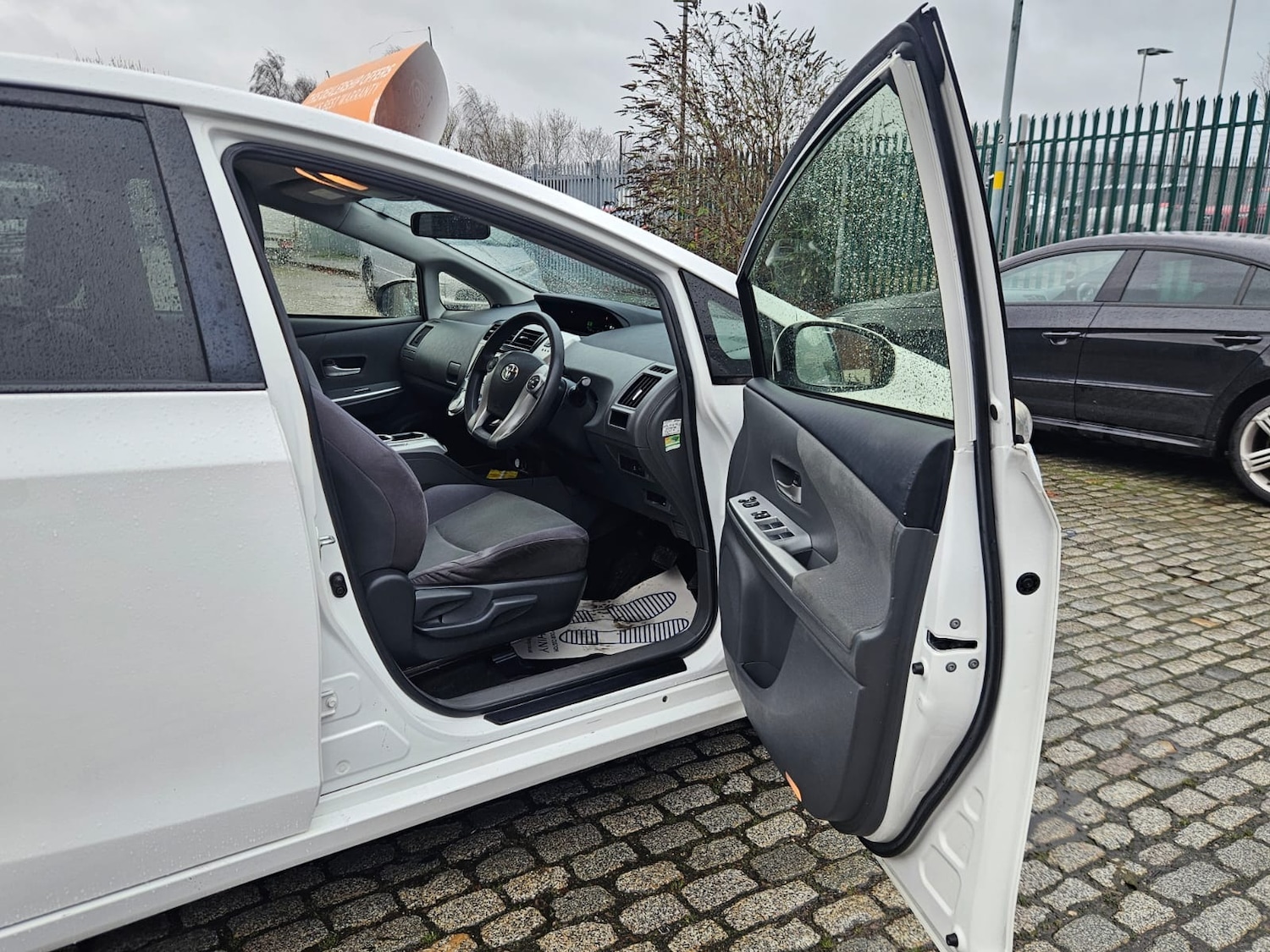 Used Toyota Prius+ 2014 for sale - 76906276: Photo 9