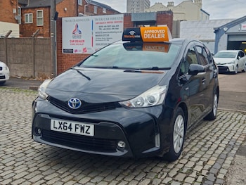 Used Toyota Prius+ 2015 for sale - 74480819: Photo