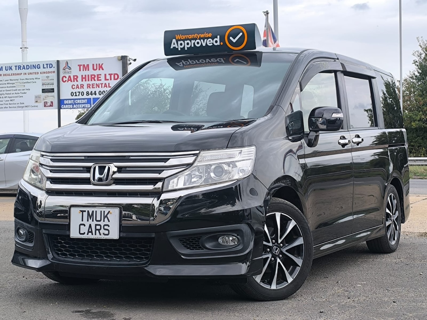 Used Honda Stepwagon 2013 for sale - 76037304: Photo 2
