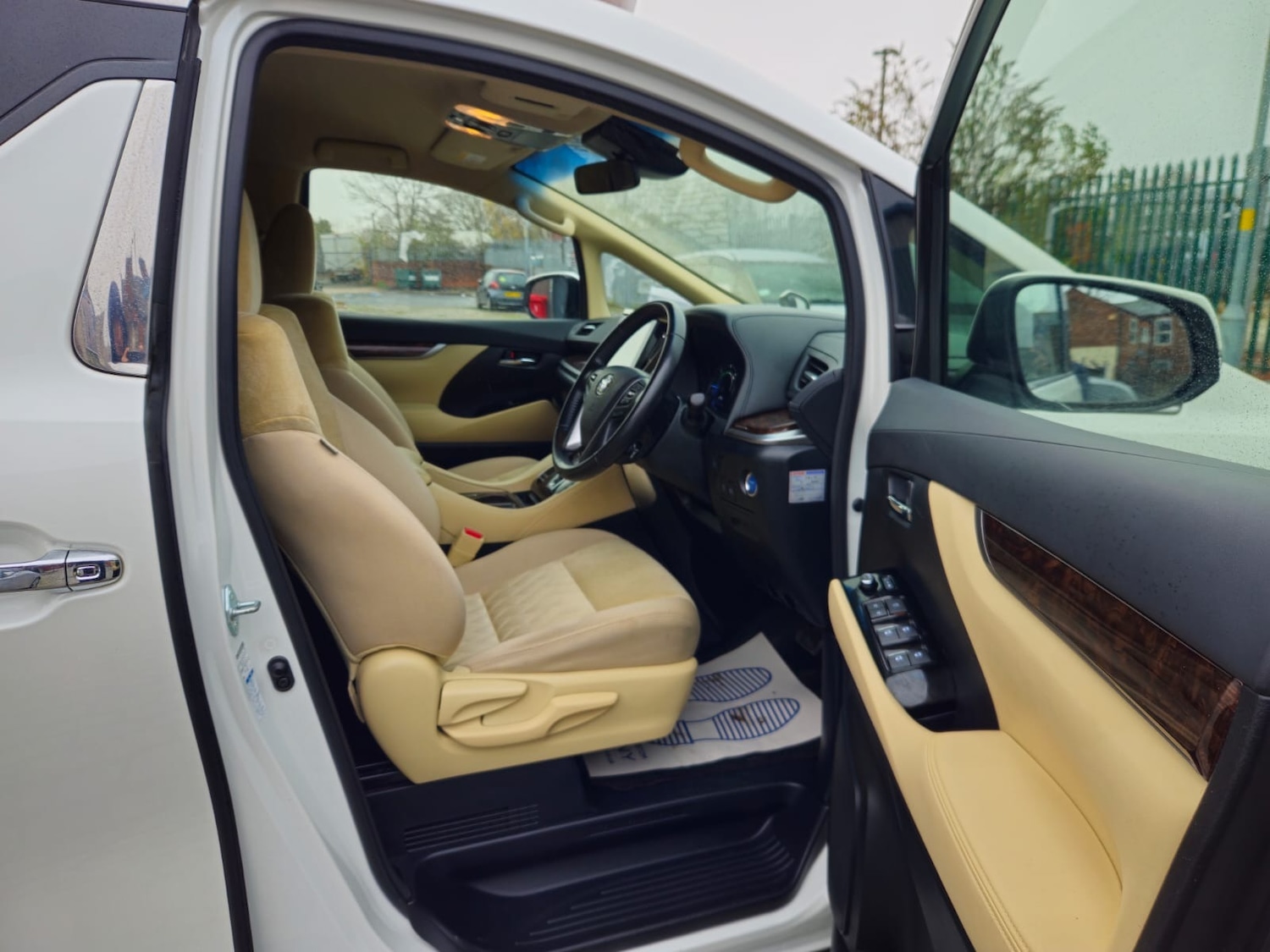 Used Toyota Alphard 2020 for sale - 76650276: Photo 10