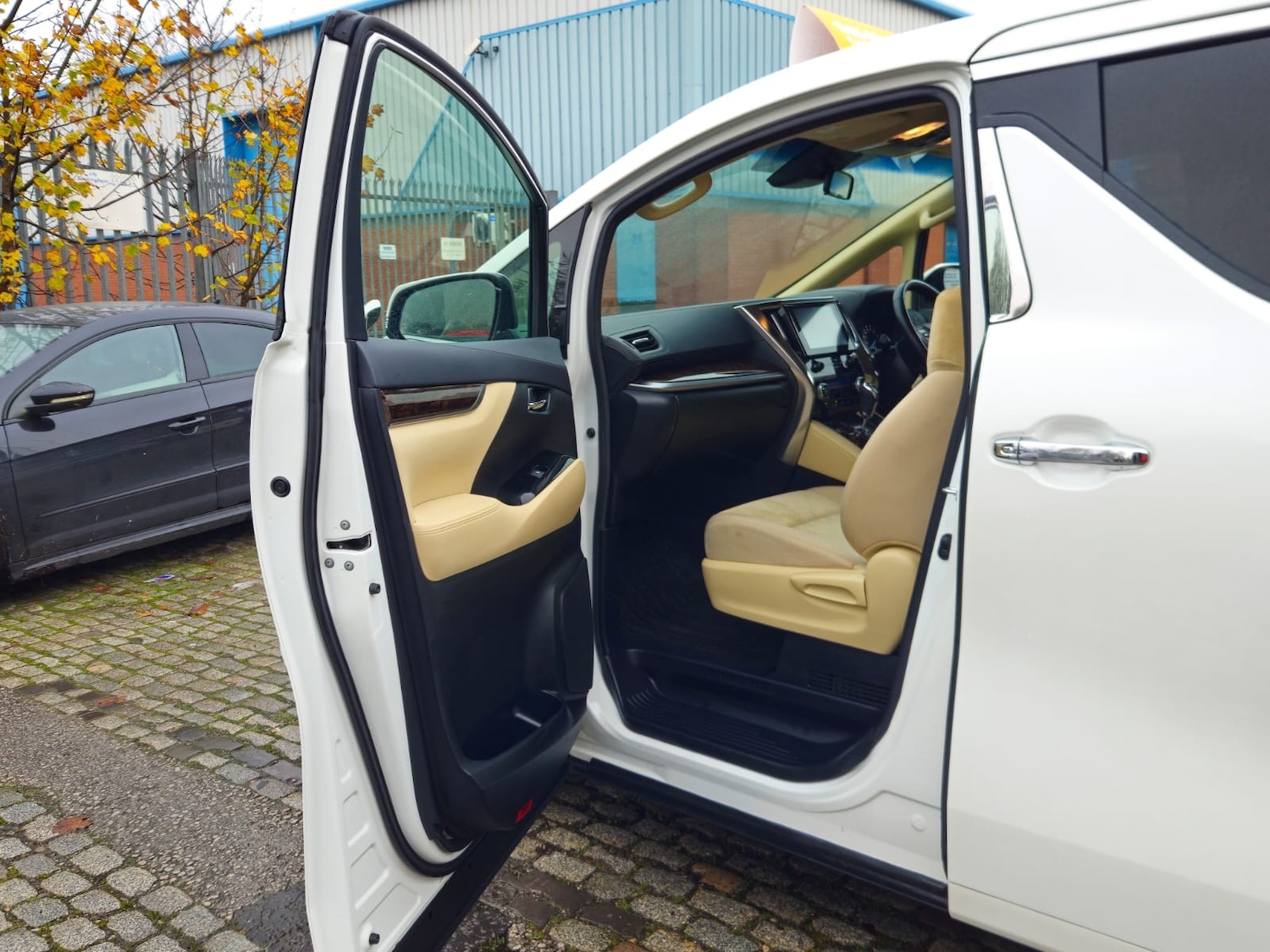 Used Toyota Alphard 2020 for sale - 76650276: Photo 12