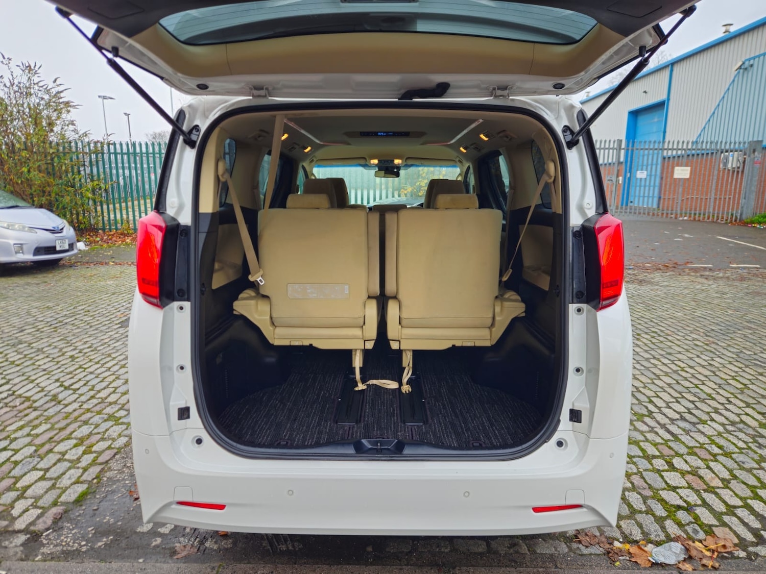 Used Toyota Alphard 2020 for sale - 76650276: Photo 33