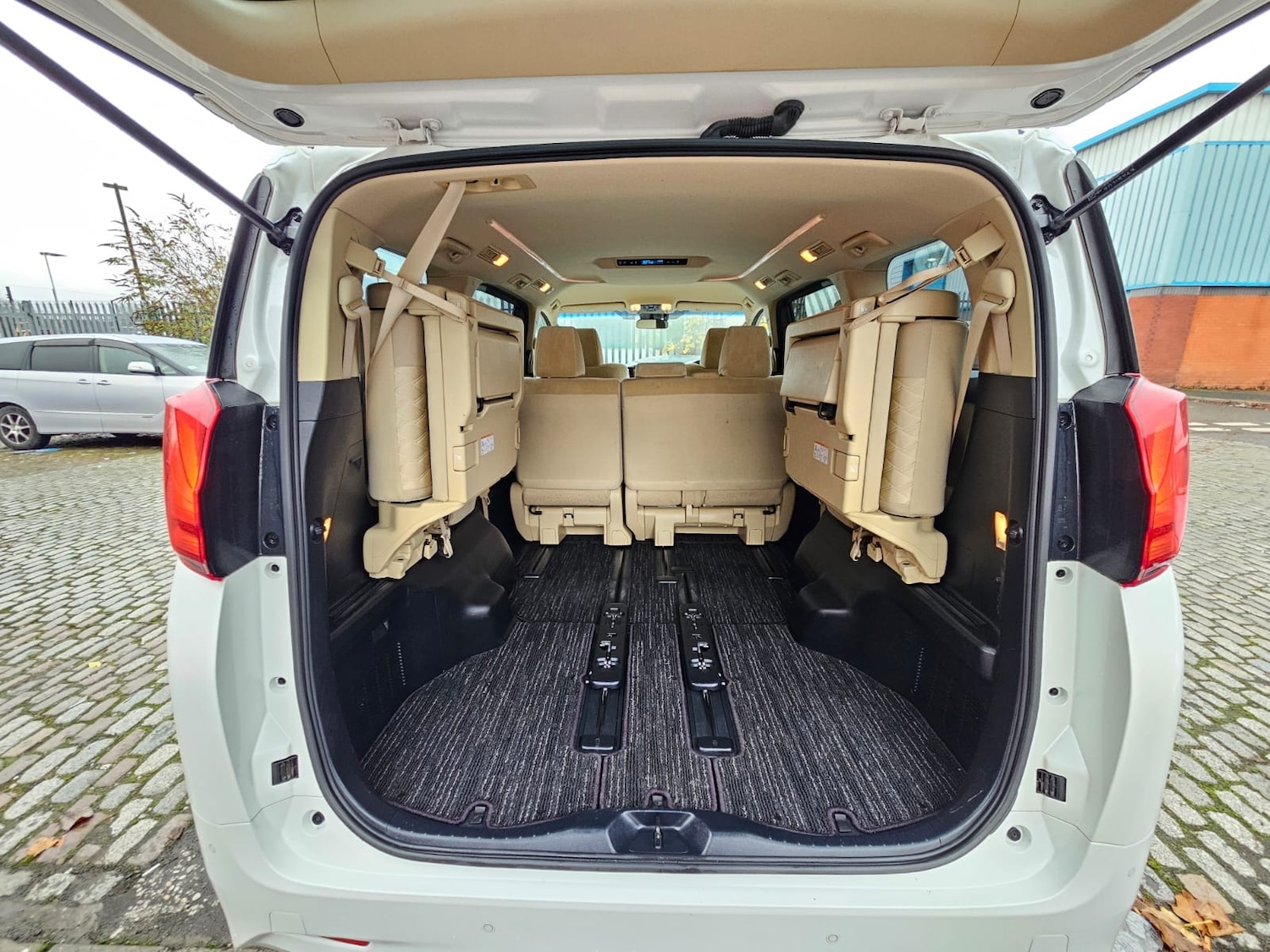 Used Toyota Alphard 2020 for sale - 76650276: Photo 35