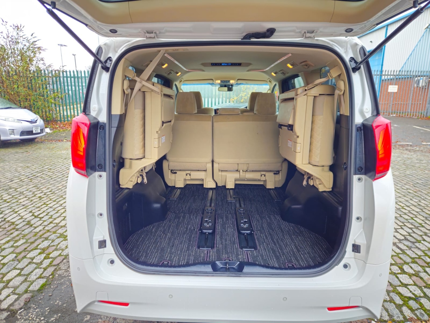 Used Toyota Alphard 2020 for sale - 76650276: Photo 36