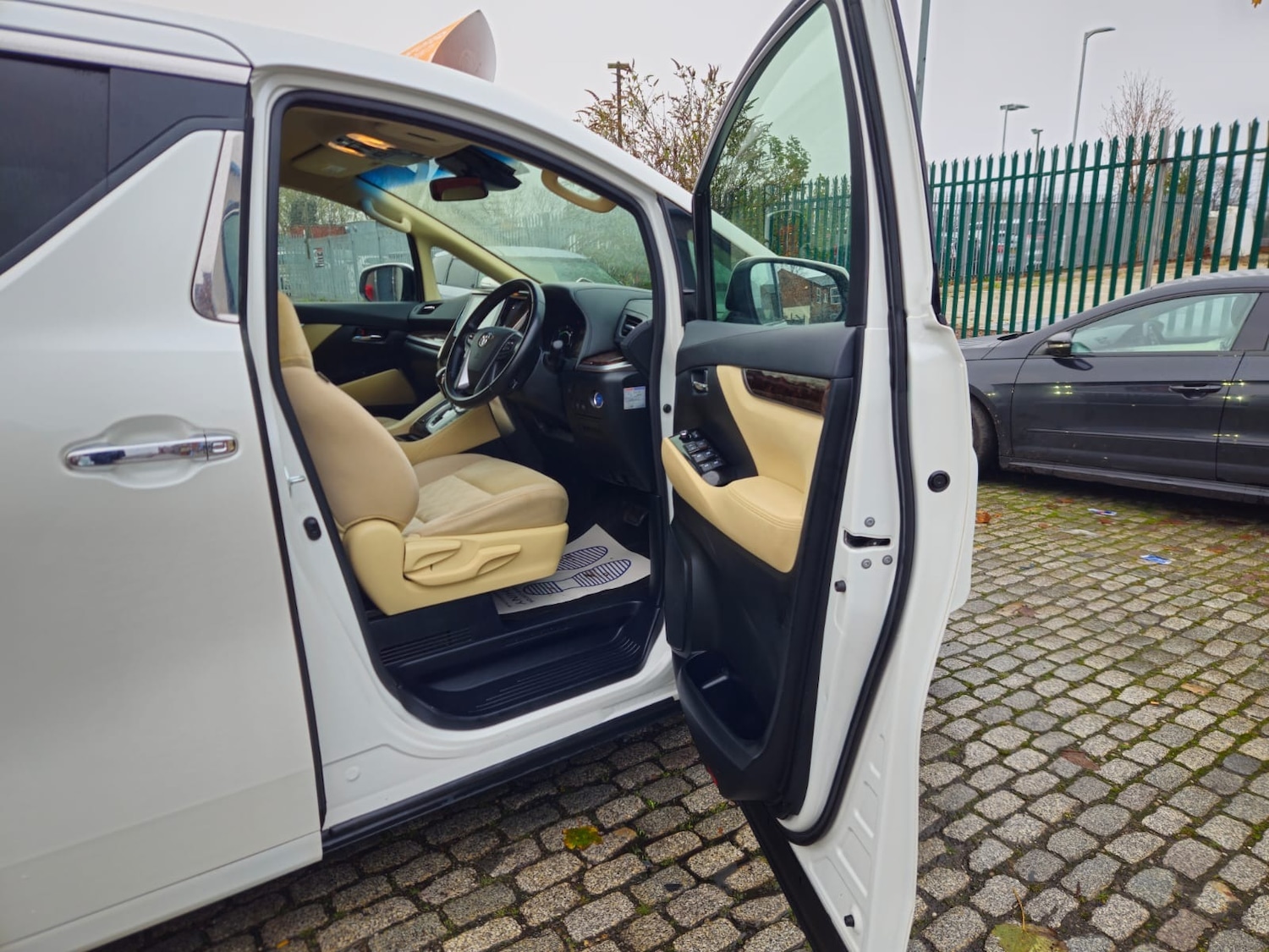 Used Toyota Alphard 2020 for sale - 76650276: Photo 9