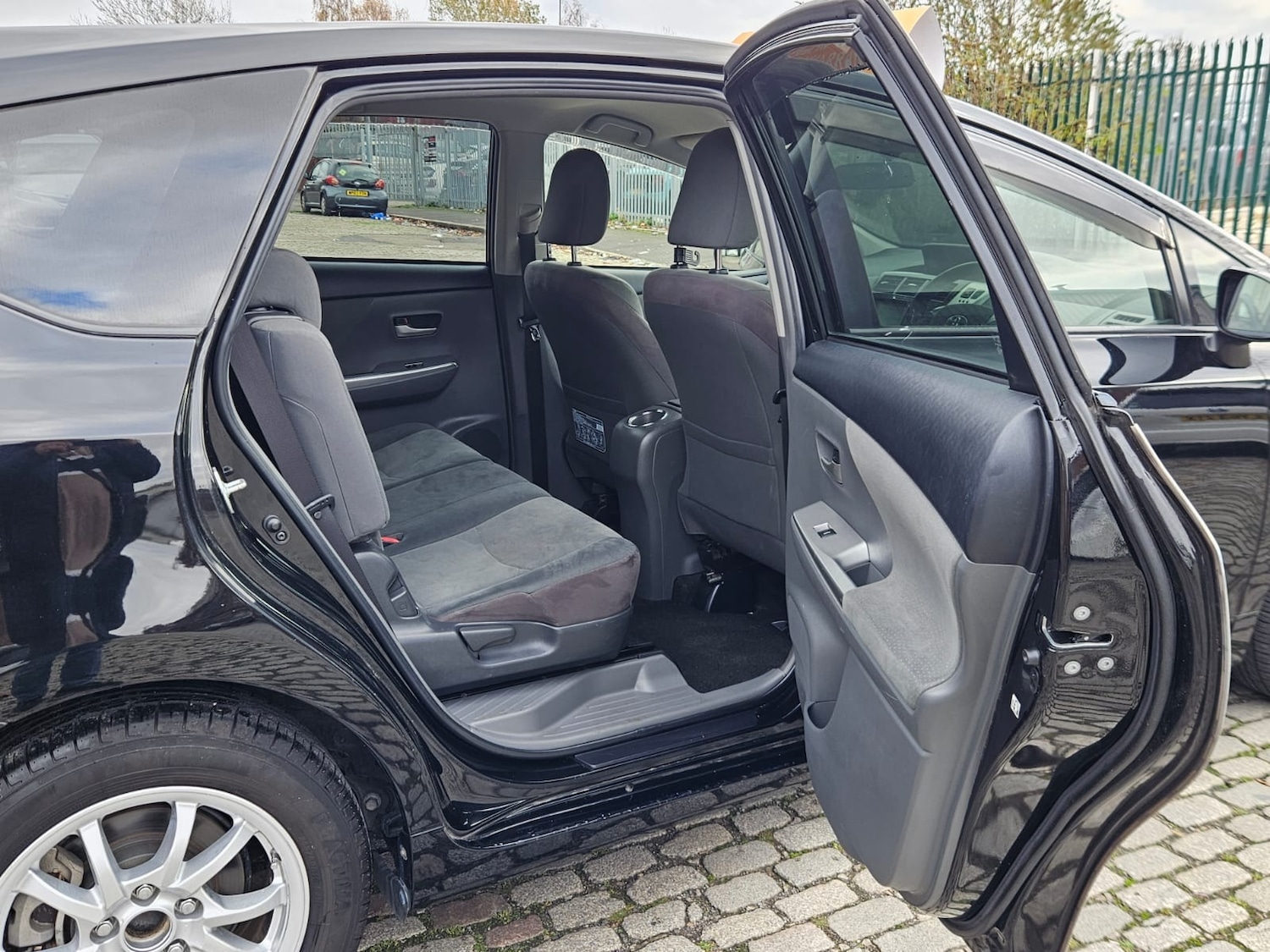 Used Toyota Prius+ 2013 for sale - 76531460: Photo 12