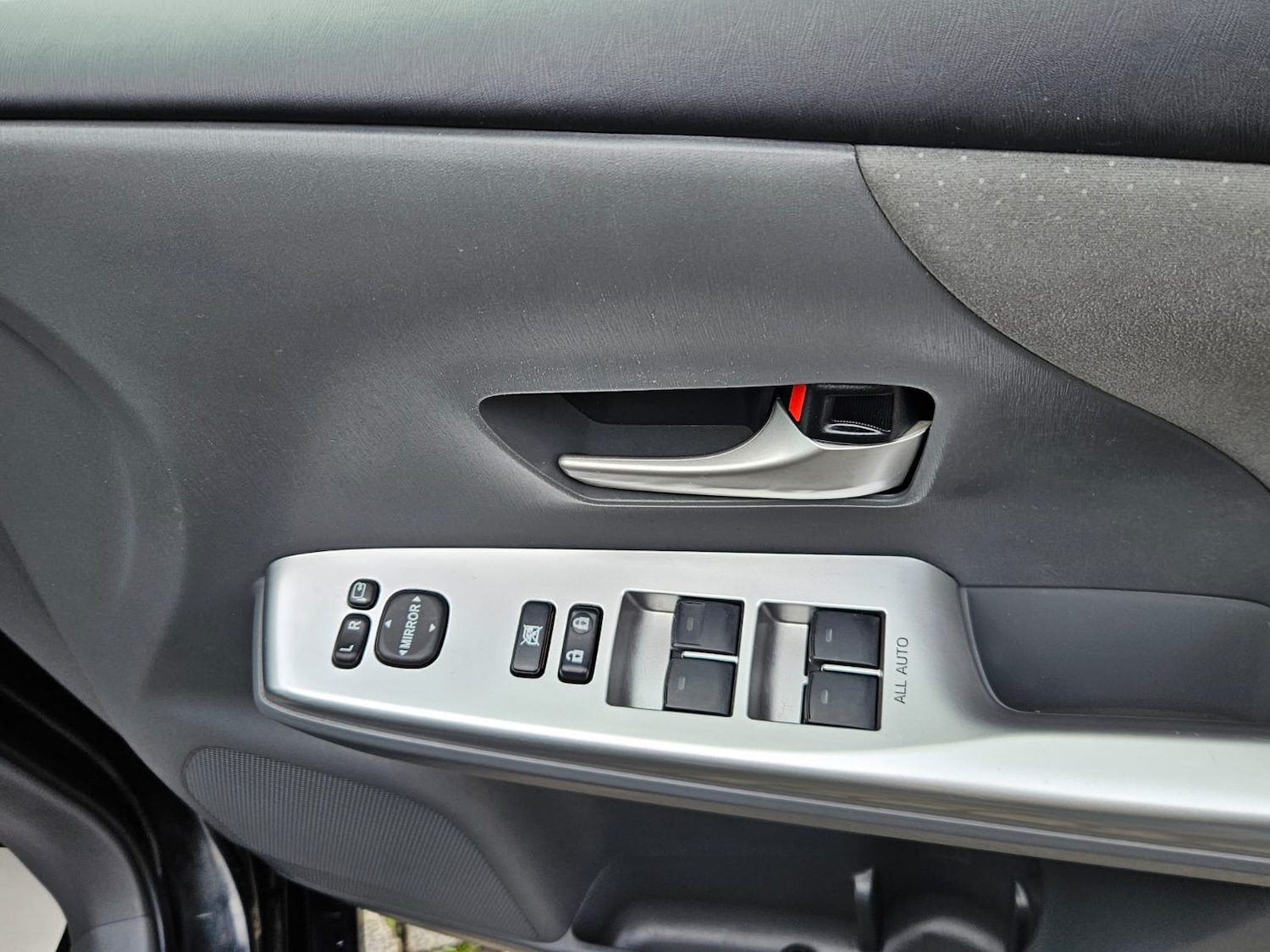 Used Toyota Prius+ 2013 for sale - 76531460: Photo 22