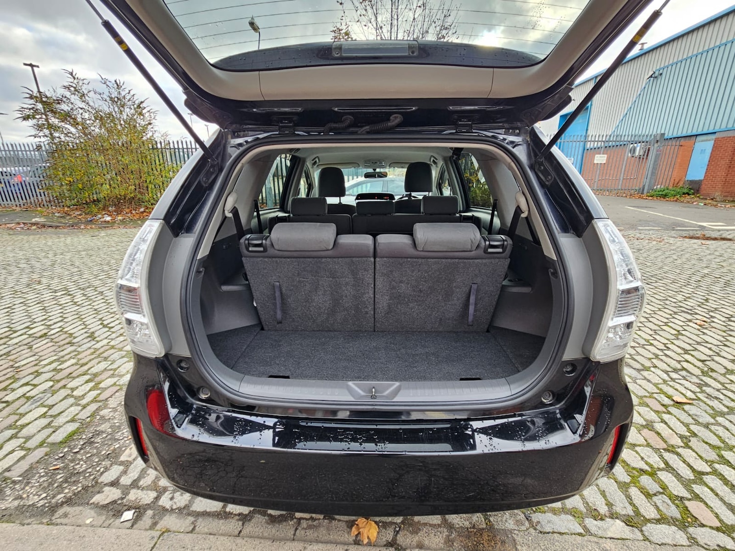 Used Toyota Prius+ 2013 for sale - 76531460: Photo 23