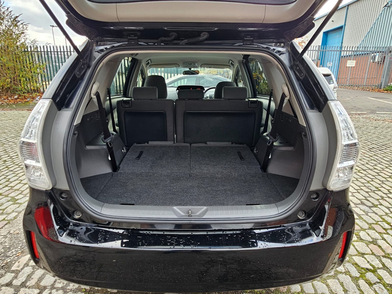 Used Toyota Prius+ 2013 for sale - 76531460: Photo 24