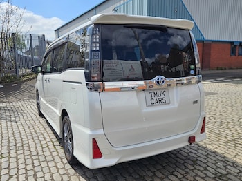 Used Toyota Voxy 2017 for sale - 78370386: Photo