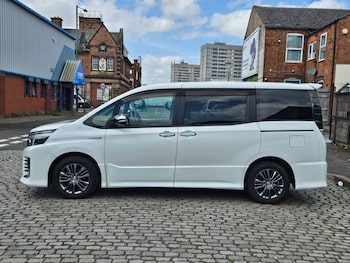 Used Toyota Voxy 2017 for sale - 78370386: Photo