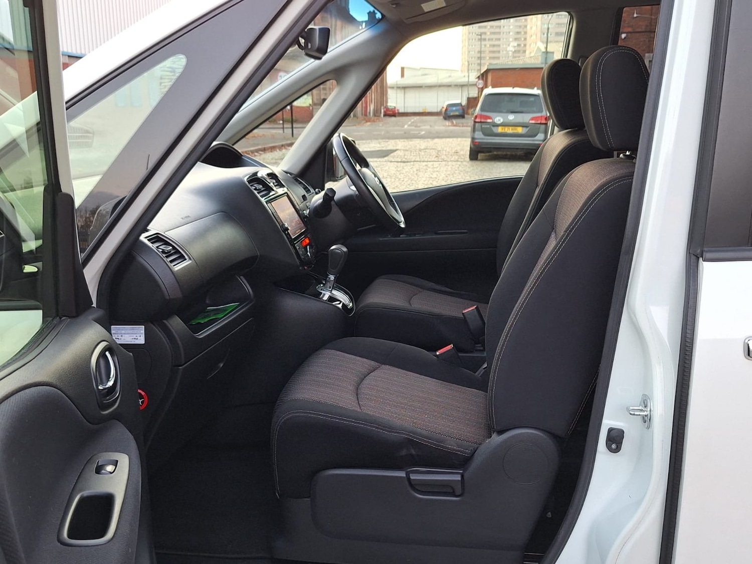 Used Nissan Serena 2014 for sale - 77094186: Photo 12