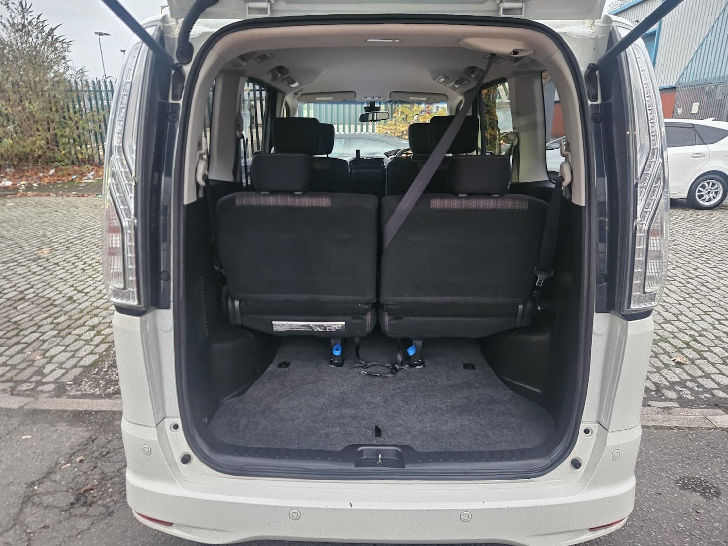 Used Nissan Serena 2014 for sale - 77094186: Photo 25