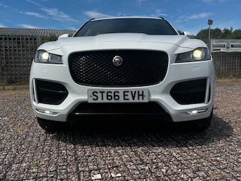 Used Jaguar F-Pace 2016 for sale - 79184527: Photo