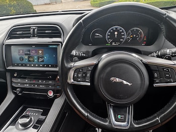 Used Jaguar F-Pace 2016 for sale - 79184527: Photo