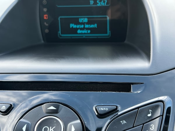 Used Ford Fiesta 2015 for sale - 75498497: Photo 8