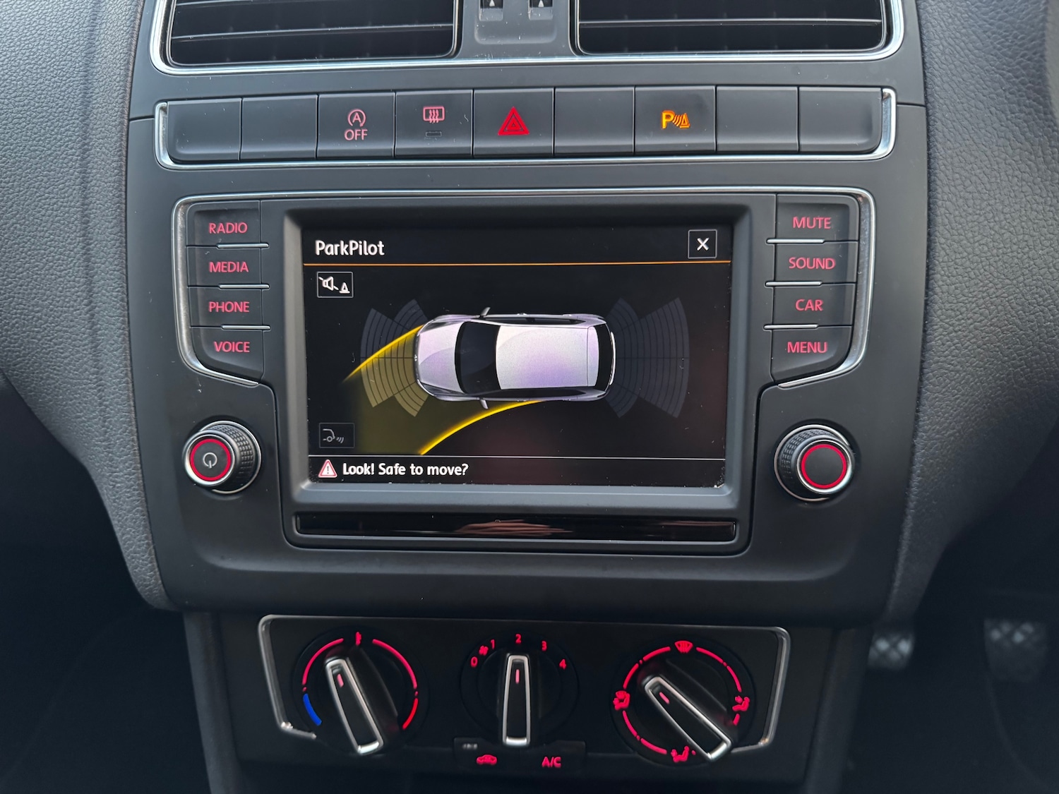 Used Volkswagen Polo 2015 for sale - 76391442: Photo 12