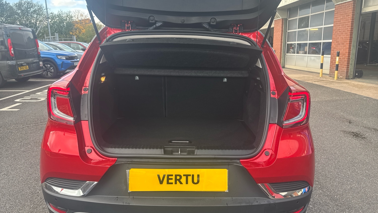 Used Renault Captur 2021 for sale - 76493725: Photo 4