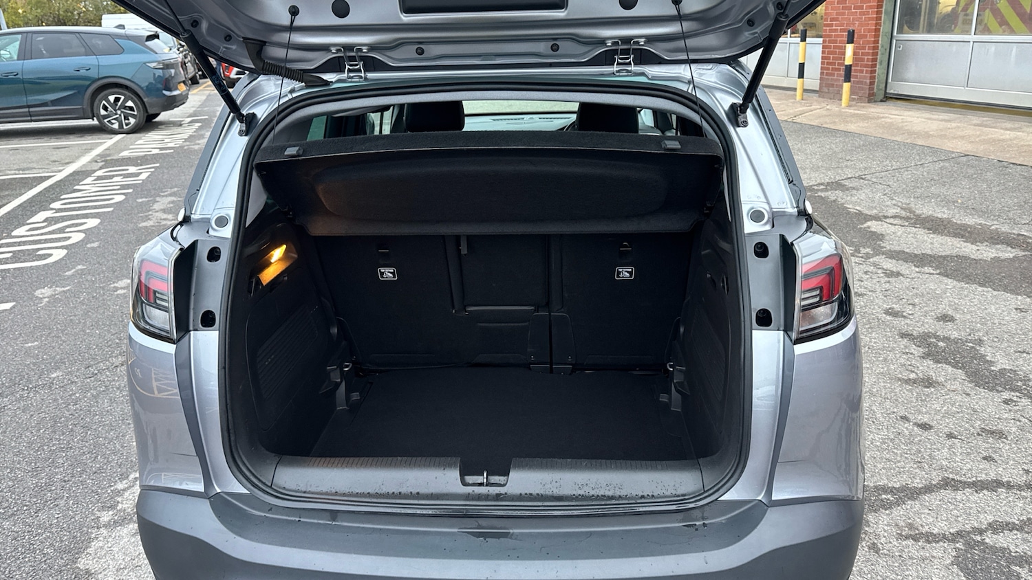 Used Vauxhall Crossland 2022 for sale - 76722729: Photo 4