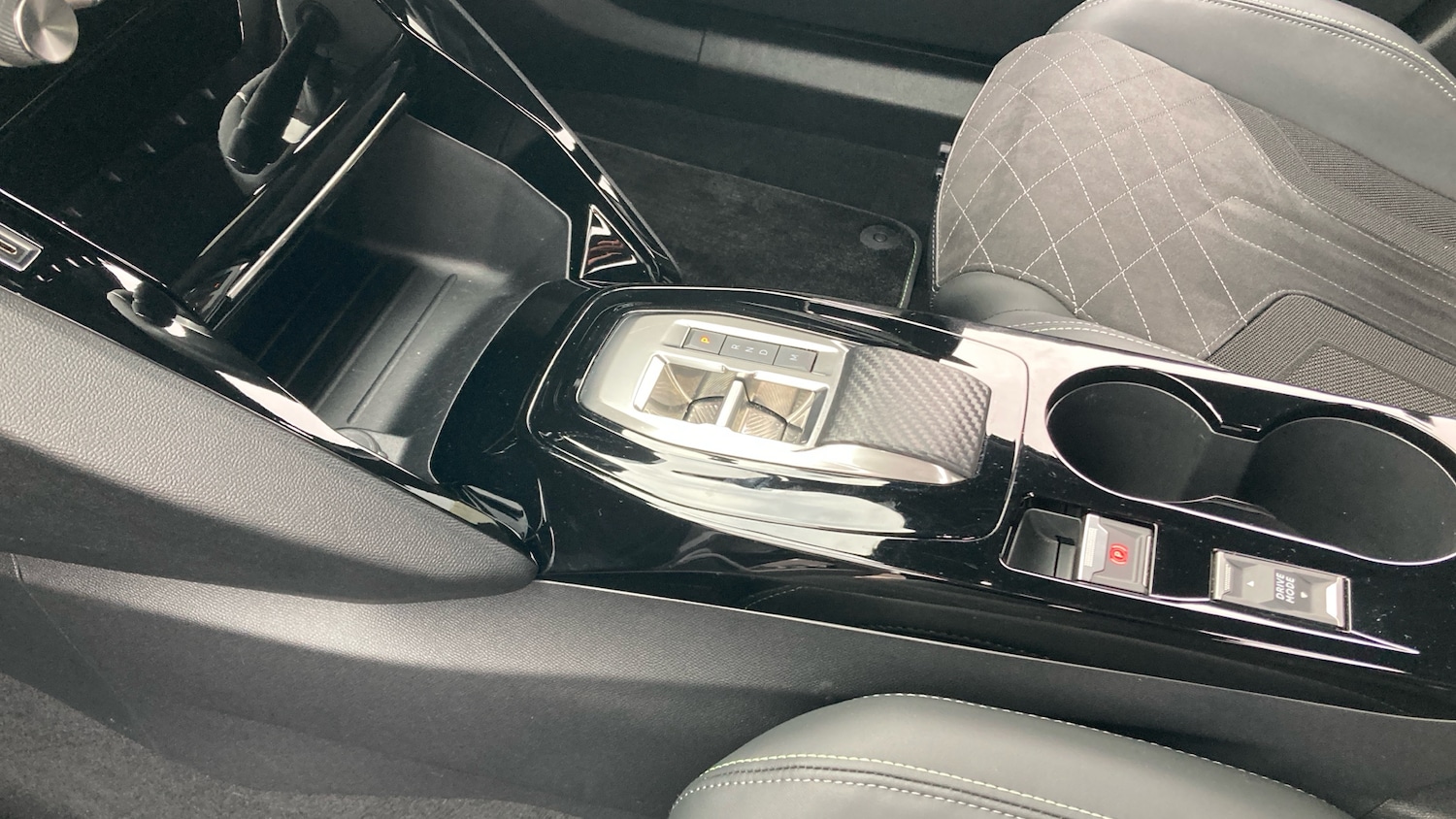 Used Peugeot 2008 2022 for sale - 76945790: Photo 13