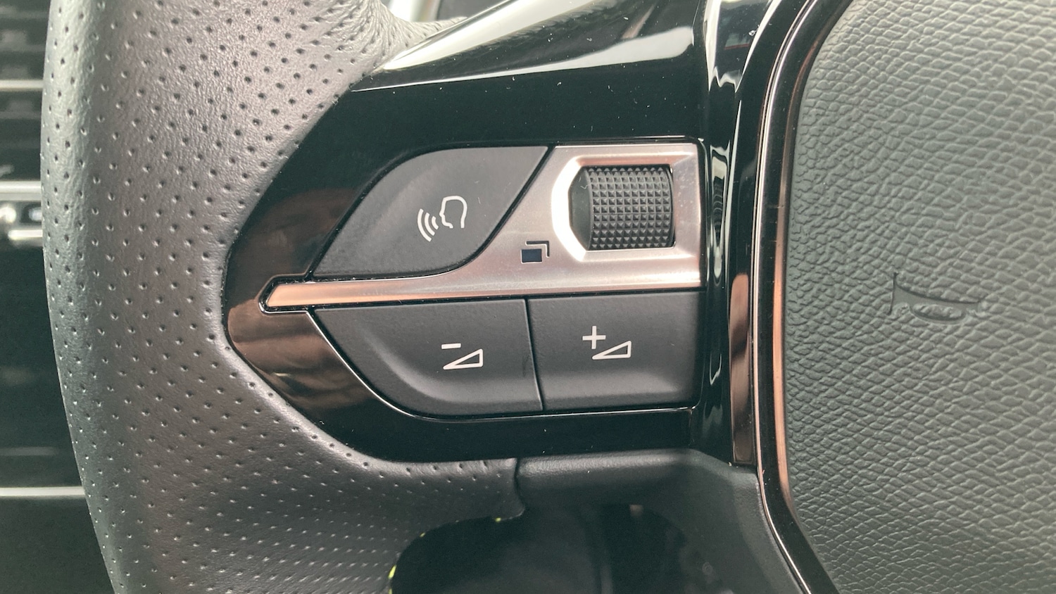 Used Peugeot 2008 2022 for sale - 76945790: Photo 21