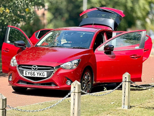 Used Mazda Mazda2 2016 for sale - 76208634: Photo 3