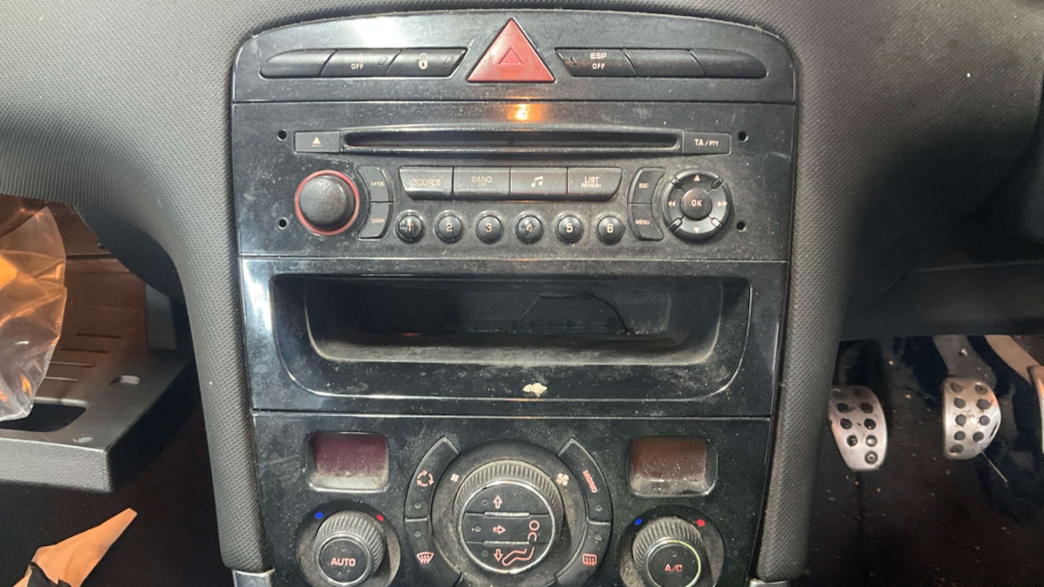 Used Peugeot 308 2010 for sale - 77990066: Photo 15